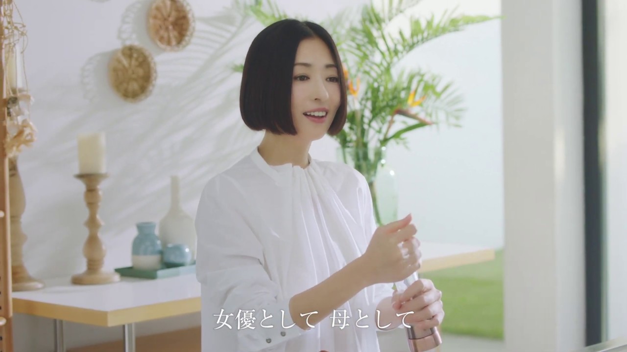 松雪泰子出演　スピルリナブルー「女優の素顔」篇 - YouTube