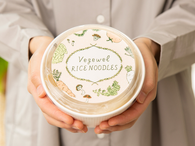 【Vegewel RICE NOODLES】スープまで飲み干したい！野菜1/3日分ビーガン米粉カップ麺 -