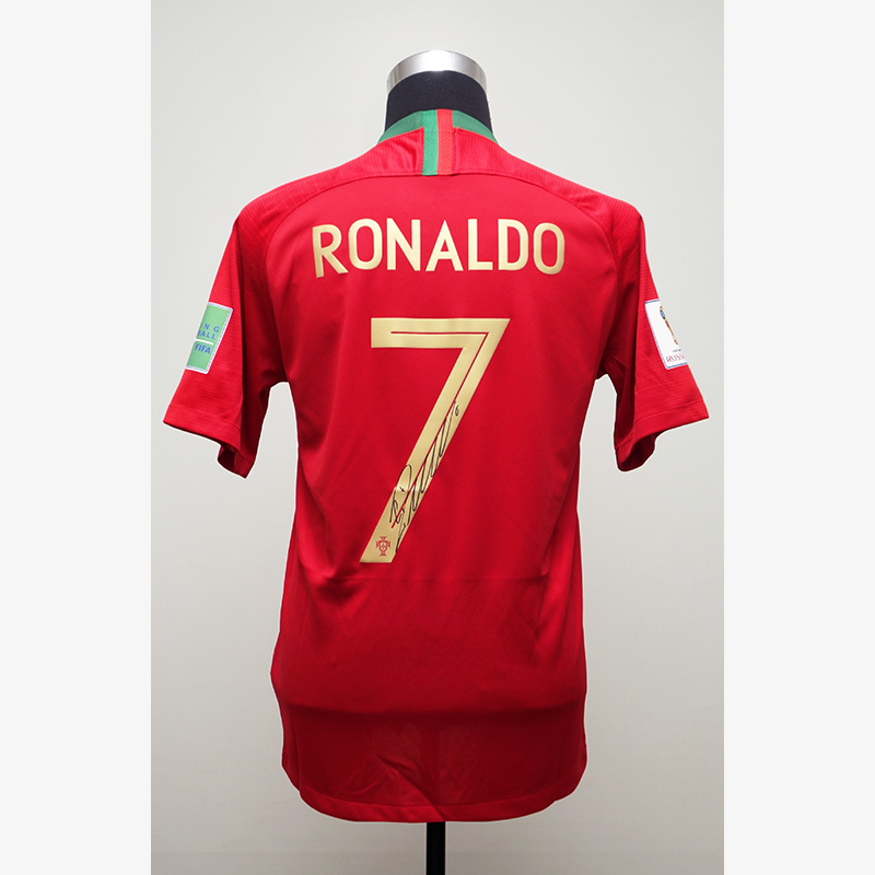 ロナウド直筆サイン入りポルトガル代表2018ホームユニフォーム (袖パッチ付) | THE DUGOUT
